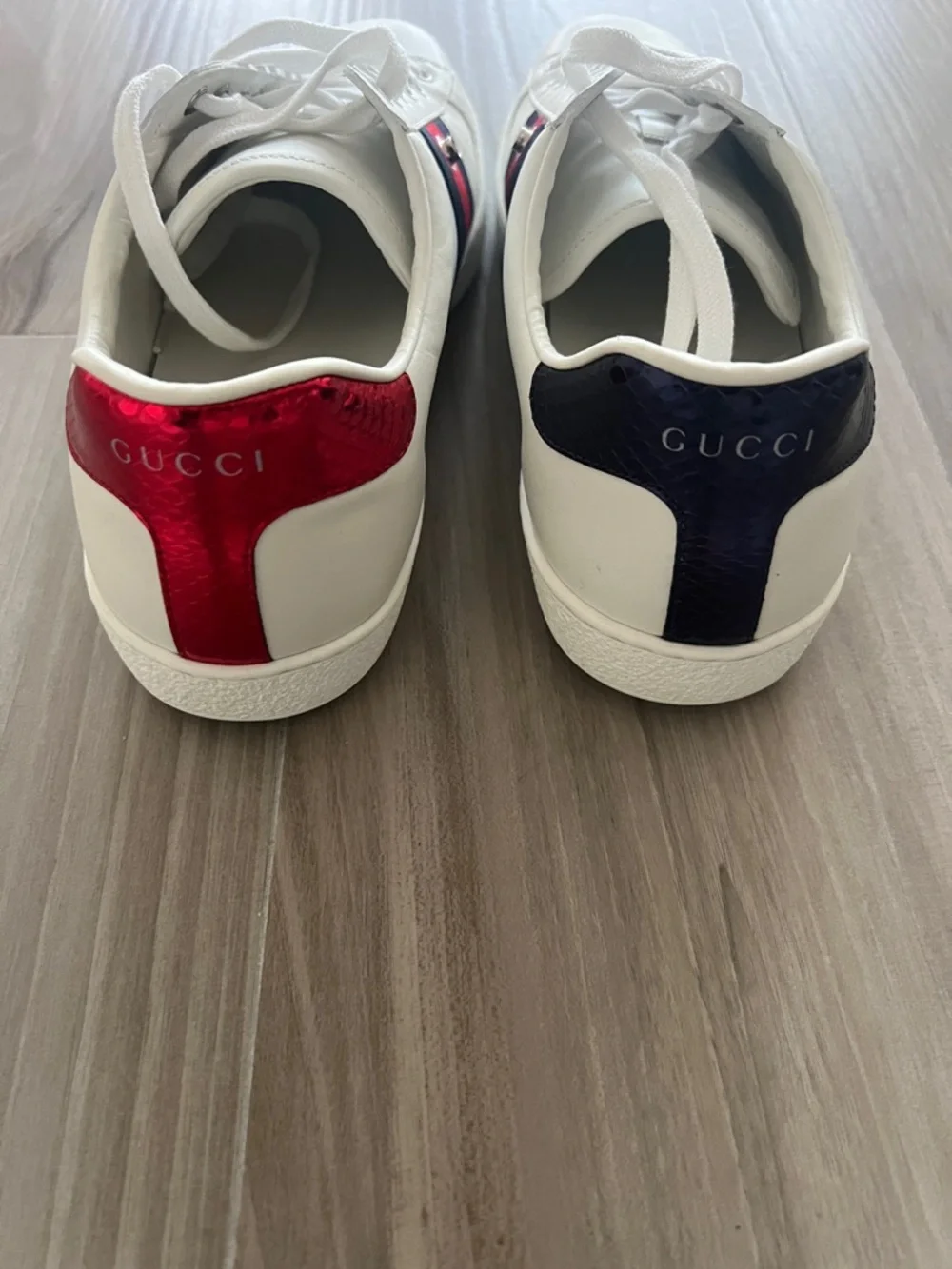 Gucci White Leather Low-Top Sneakers with Red and Navy Stripes